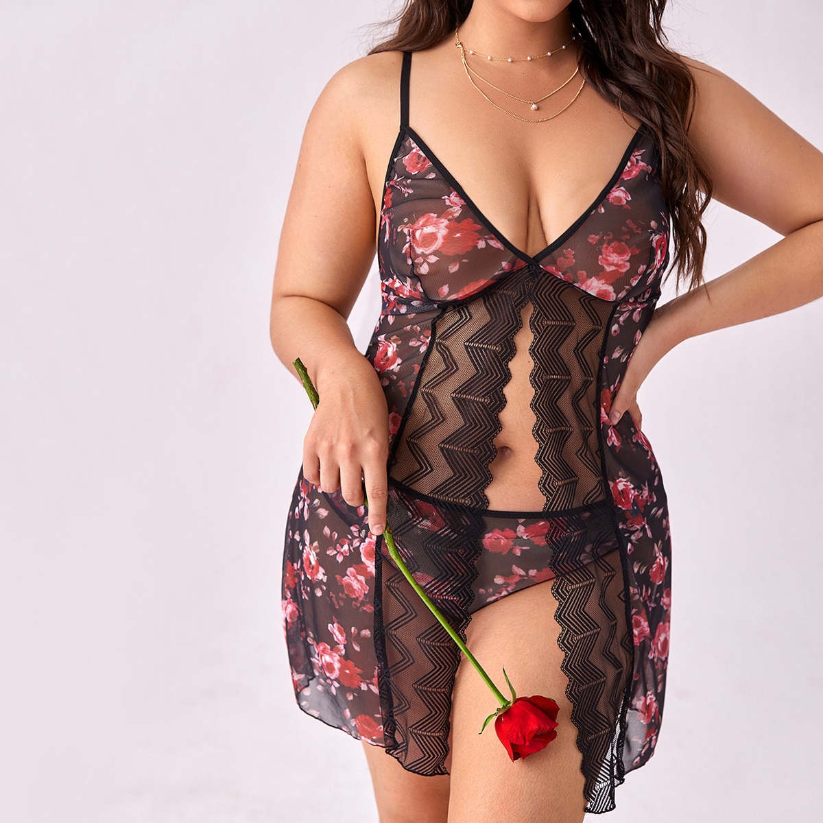 Сетчатая комбинация & стринги размера плюс