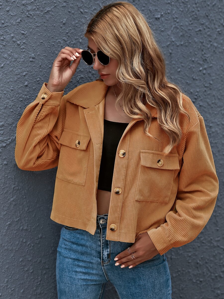 SHEIN Essnce Chamarra corta con bolsillo con botón delantero - Camel - Ver 1