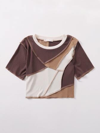 Geripptes T-Shirt mit Stich und Farbblock