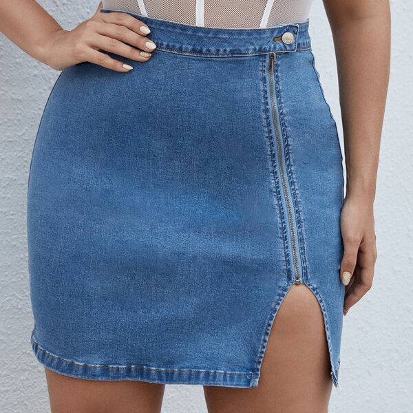 

Plus Zipper Front Split Hem Denim Skirt, Medium wash