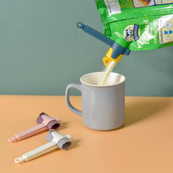 

1pc Random Food Sealing Clip With Discharge Nozzle, Multicolor