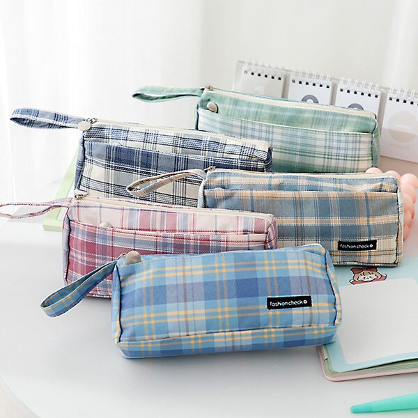 

1pc Plaid Pattern Random Pencil Case, Multicolor