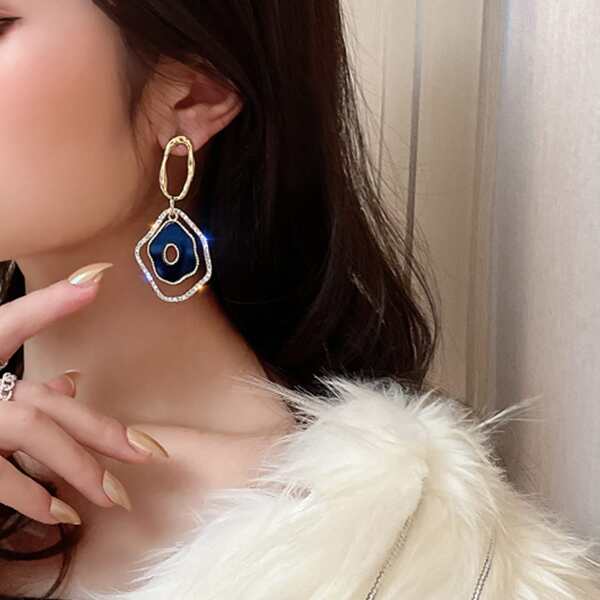 

Geo Decor Drop Earrings, Black