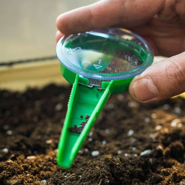 

1pc Adjustable Manual Plant Seeder, Green
