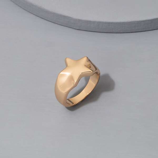 

Men Star Detail Ring, Gold