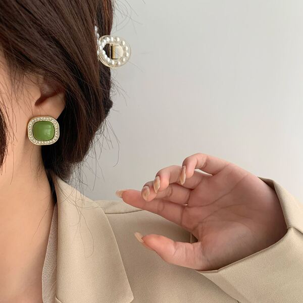 

Rhinestone Decor Stud Earrings, Green