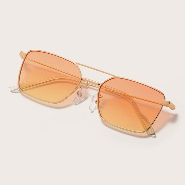 

Metal Frame Tinted Lens Sunglasses