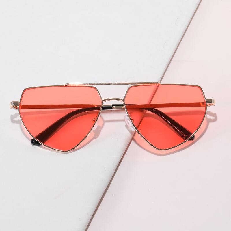 

Metal Frame Tinted Lens Sunglasses