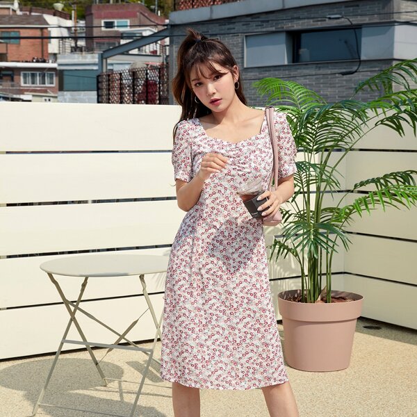

Sweetheart Neck Ditsy Floral Dress, Multicolor