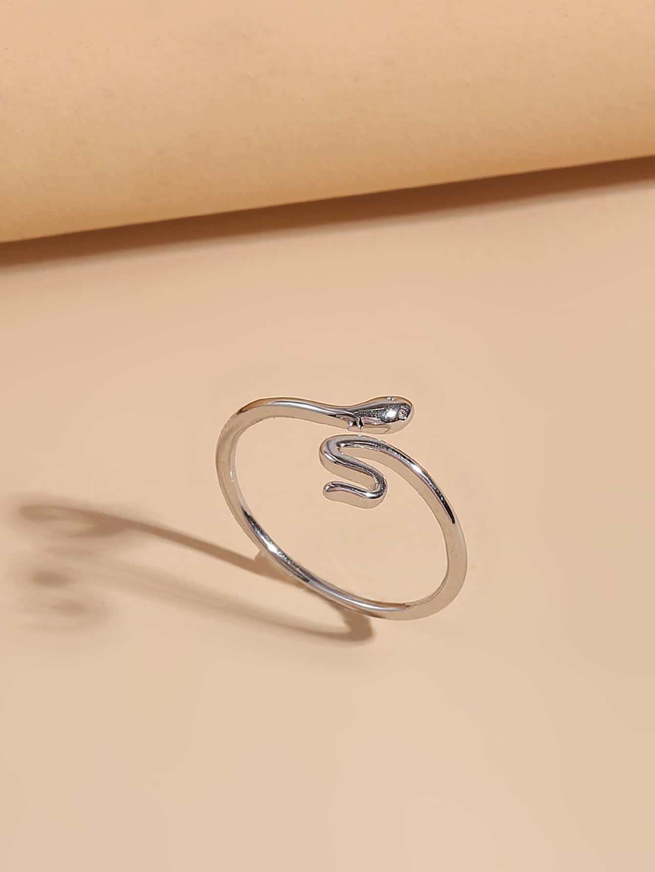 Inel de design cu șarpe