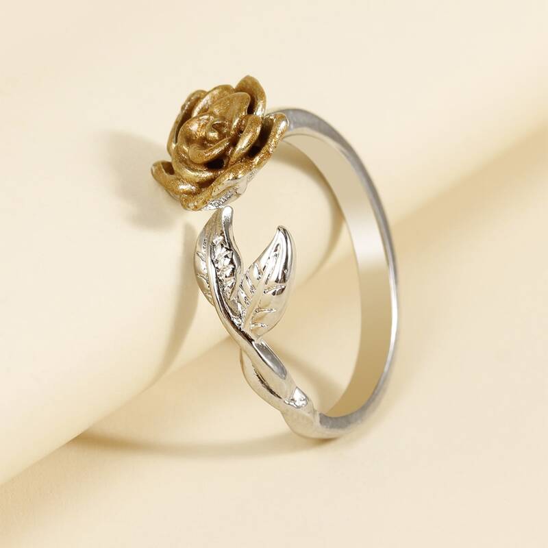 

Floral Design Ring, Silver