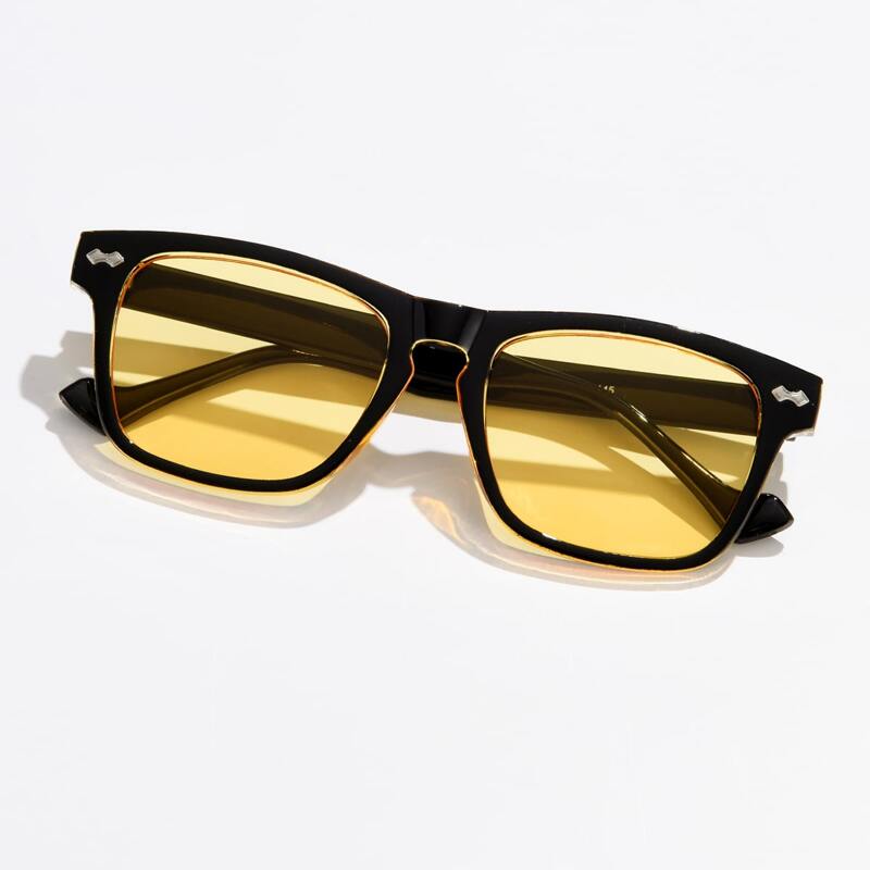 

Simple Frame Sunglasses