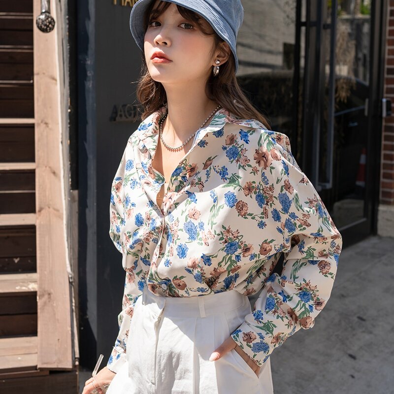 

Allover Floral Print Pocket Front Blouse, Multicolor
