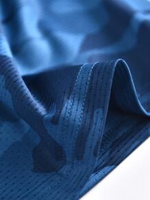 SHEIN 男孩迷彩圖案短褲