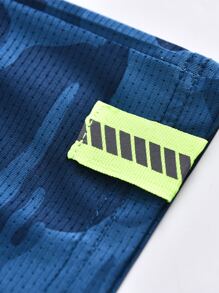 SHEIN 男孩迷彩圖案短褲