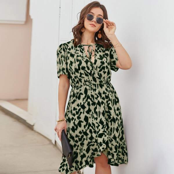 

Plus Allover Print Tie Neck Ruffle Wrap Dress, Multicolor