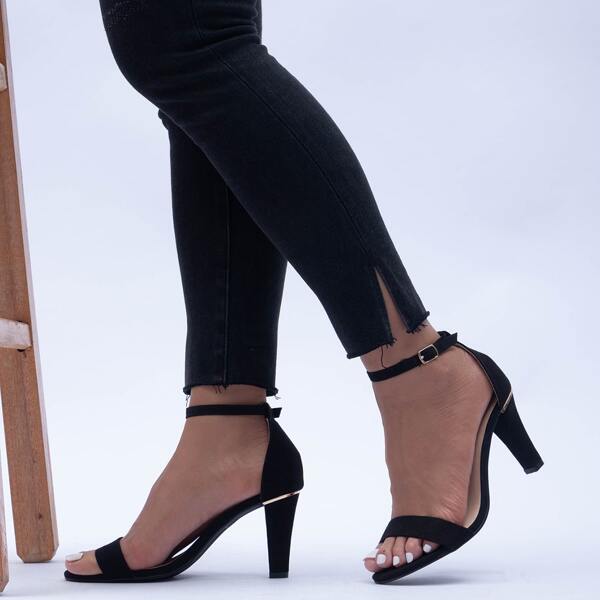 

Minimalist Buckle Decor Strappy Sandals, Black