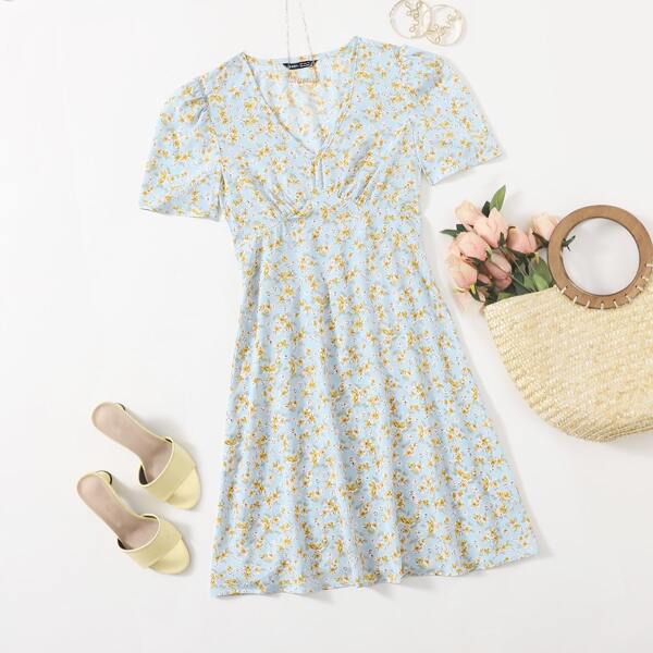 

Ditsy Floral Print Shirred Waist Dress, Baby blue