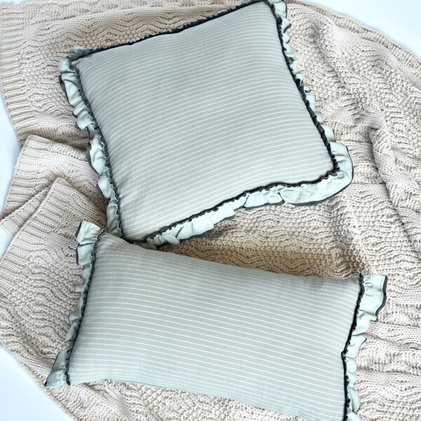 

1pc Ruffle Trim Cushion Cover Without Filler, Green