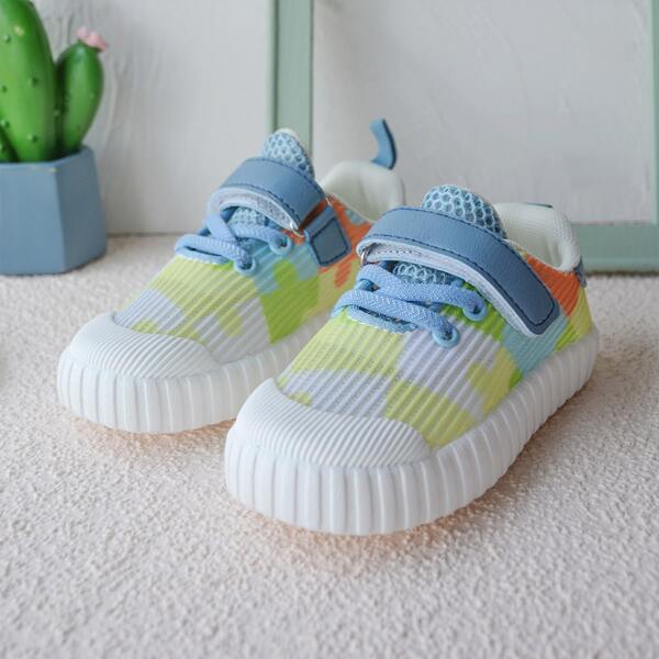 

Toddler Boys Camo Graphic Velcro Strap Sneakers, Multicolor
