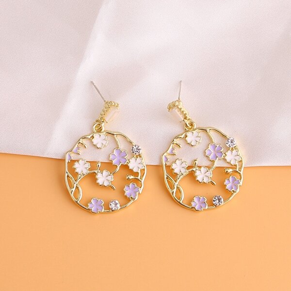 

Flower Detail Irregular Round Earrings, Gold