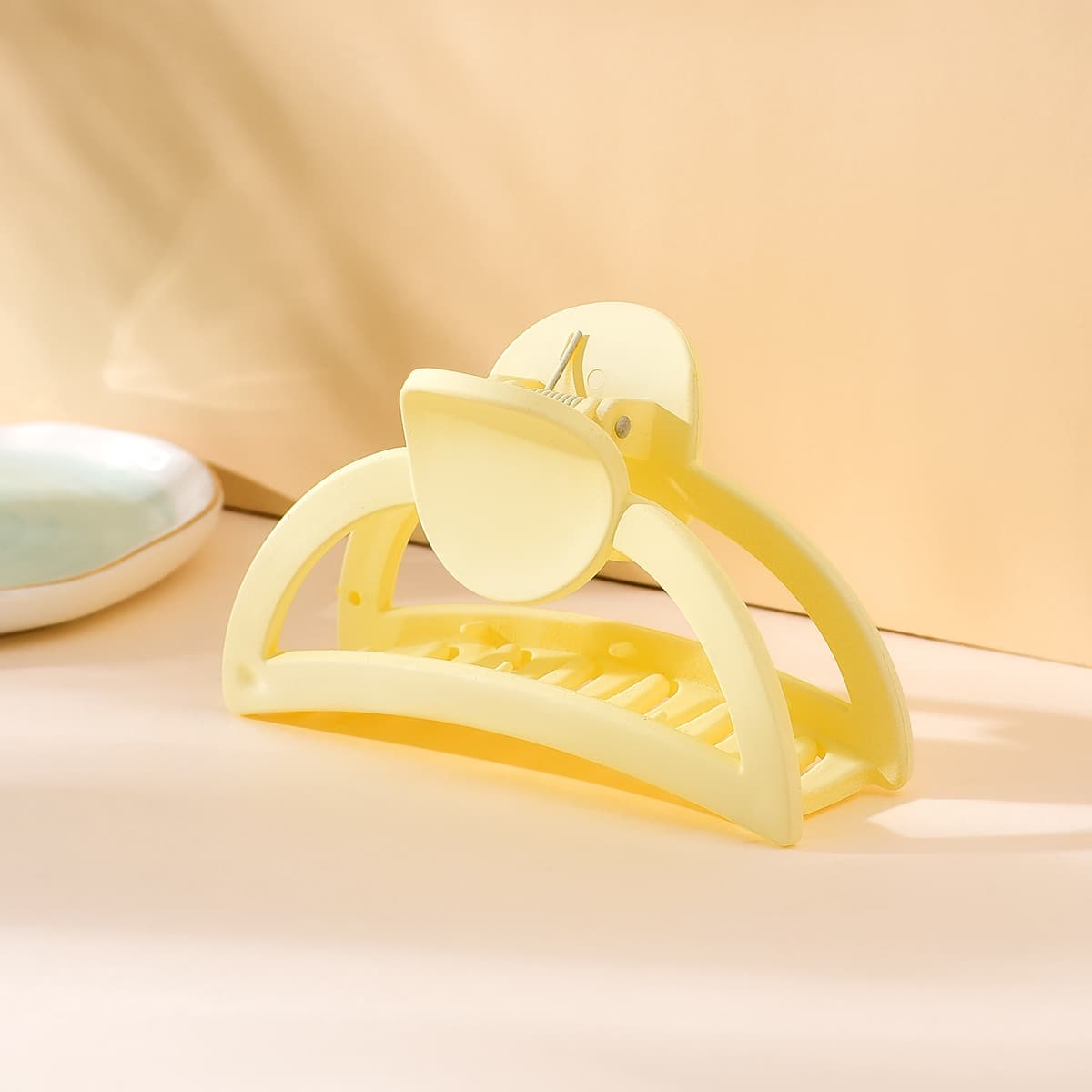

Simple Hair Claw, Beige