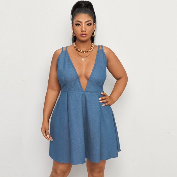 

Plus Solid Plunging Neck Denim Dress, Medium wash