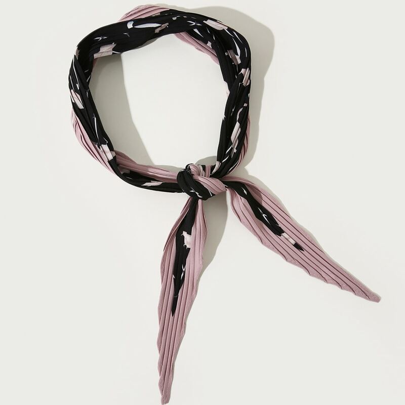 

Colorblock Pleated Scarf, Black