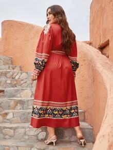 SHEIN فستان مزهر باكمام بيشوب قطعة واحدة مقاس كبير