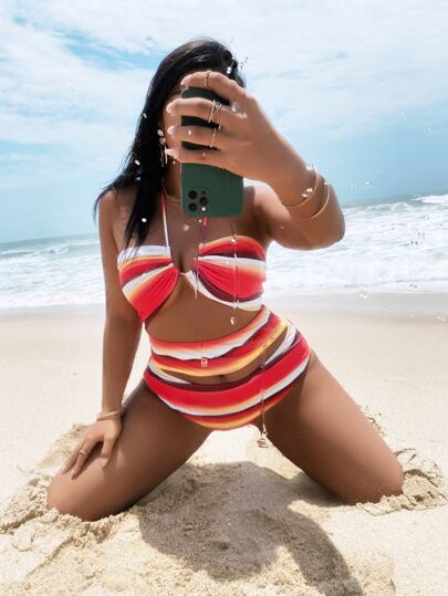 Traje de baño de una pieza con corte halter y rayas, perfecto para el verano y las vacaciones en la playa