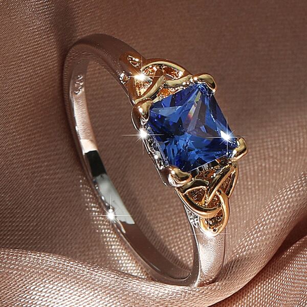 

Zircon Decor Ring, Silver