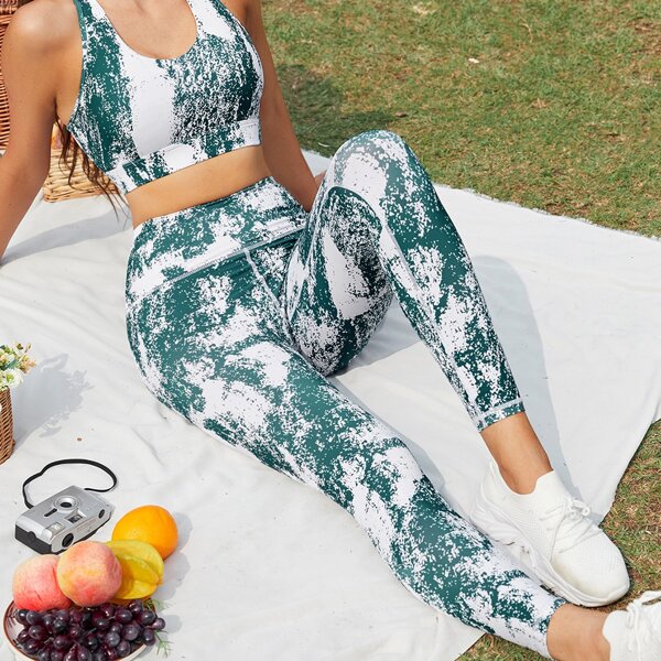 

Cut Out Sports Bra & Leggings, Multicolor