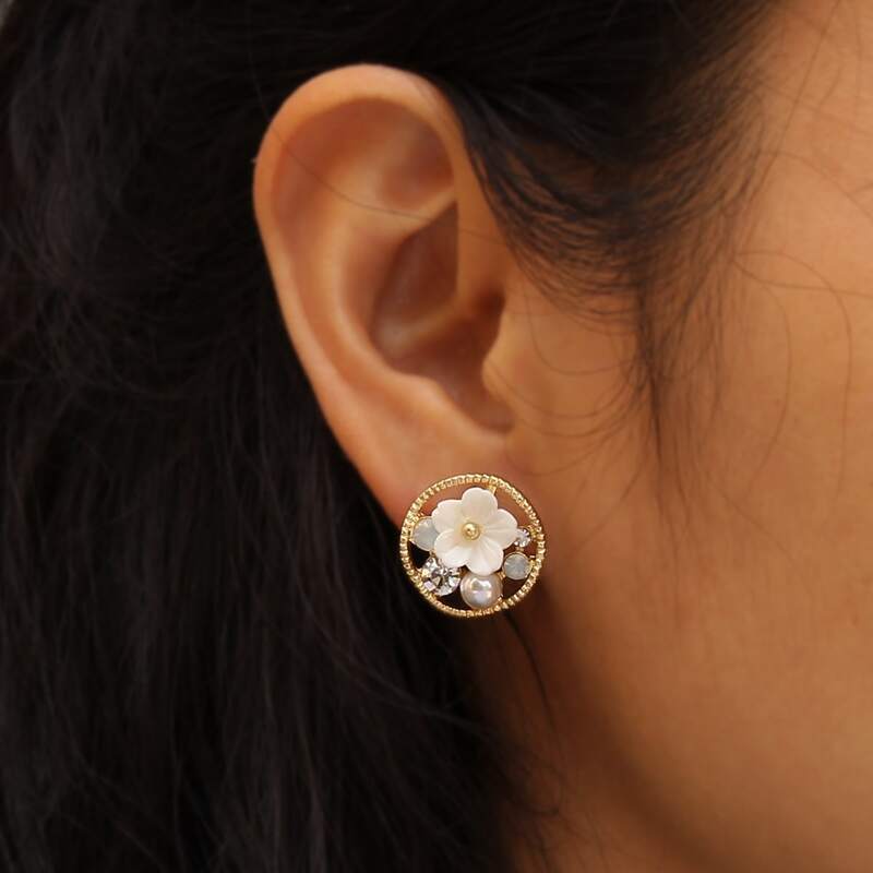 

Flower Stud Earrings, White