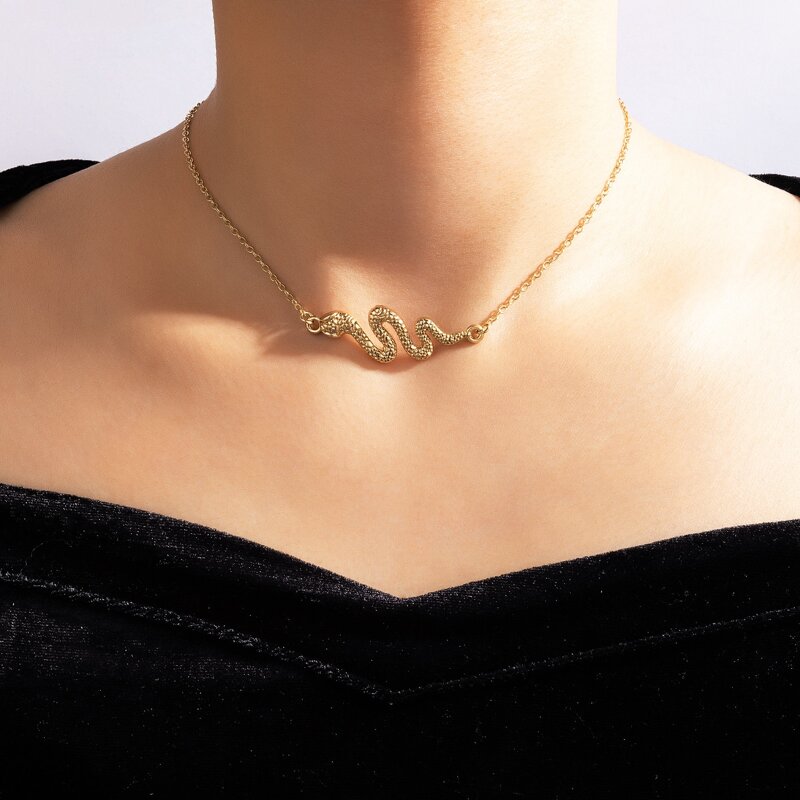 

Serpentine Pendant Necklace, Gold