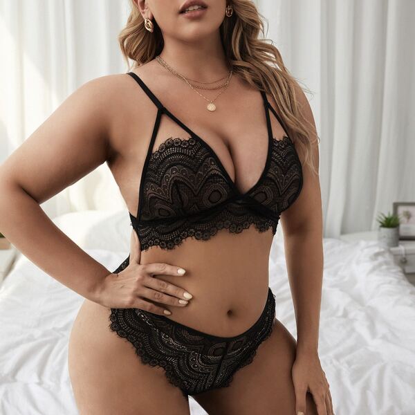 

Plus Floral Lace Scallop Trim Lingerie Set, Black