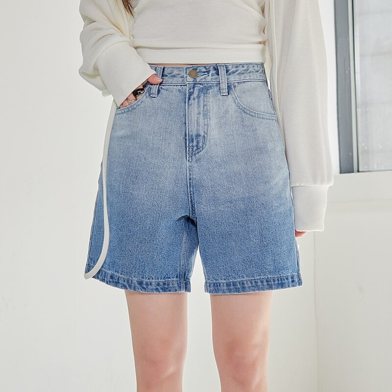 

Slant Pocket Denim Shorts, Light wash