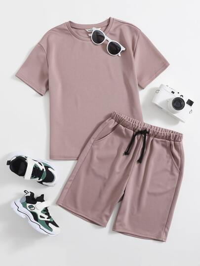 SHEIN 男孩素色圓領T恤和運動短褲套裝