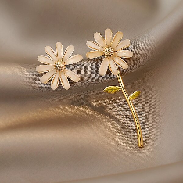 

Flower Decor Earrings, Gold