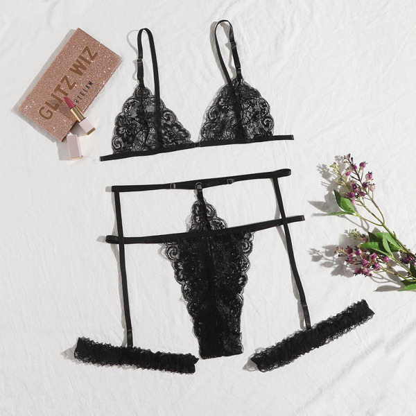 

Plus Floral Lace Scallop Trim Garter Lingerie Set, Black