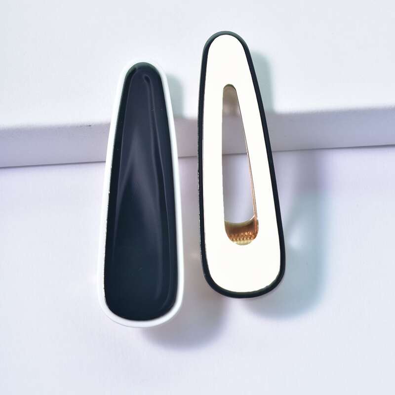 

2pcs Alligator Hair Clip, Black and white