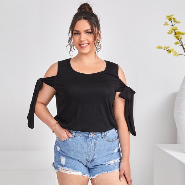 

Plus Solid Knot Side Tee, Black