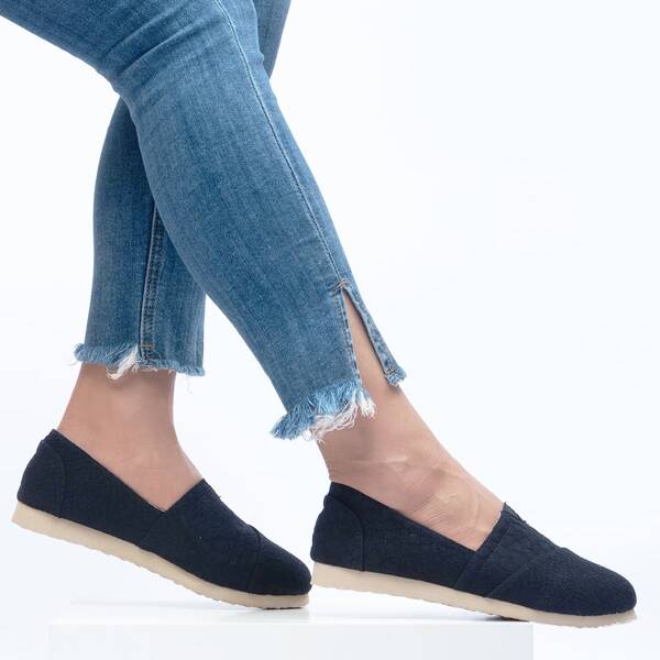 

Minimalist Snake Embossed Slip-On Flats, Black