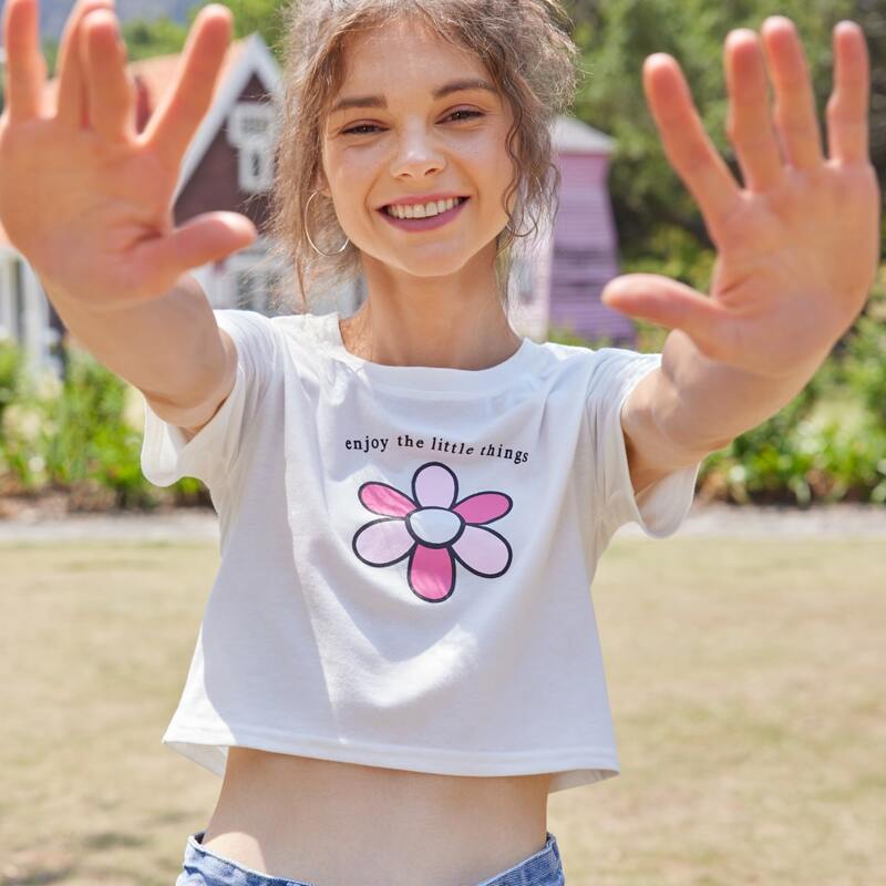 

Letter Flower Graphic Crop Tee, White
