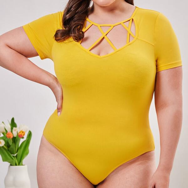 

Plus Crisscross Cut-out Solid Skinny Bodysuit, Yellow