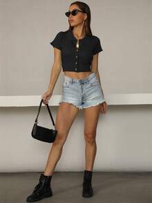 Geripptes Crop Top mit Knopf vorne - Schwarz - Übersicht 6