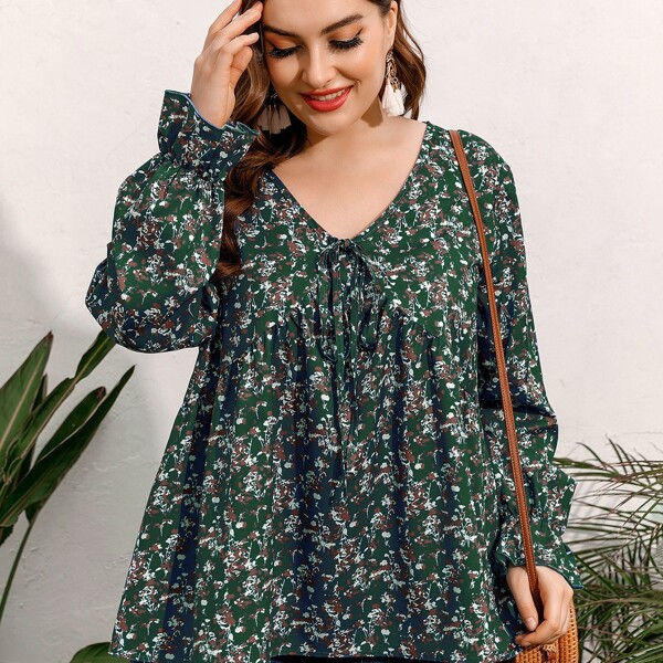 

Plus Allover Floral Print Knot Front Blouse, Green