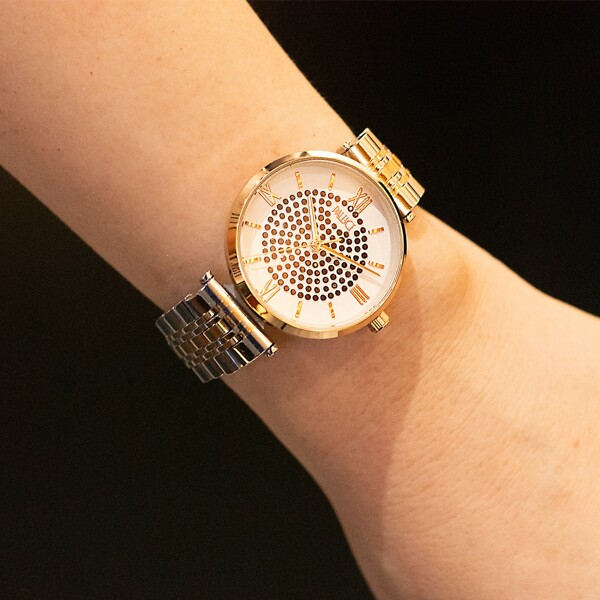 

Water Resistant Round Pointer Quartz Watch