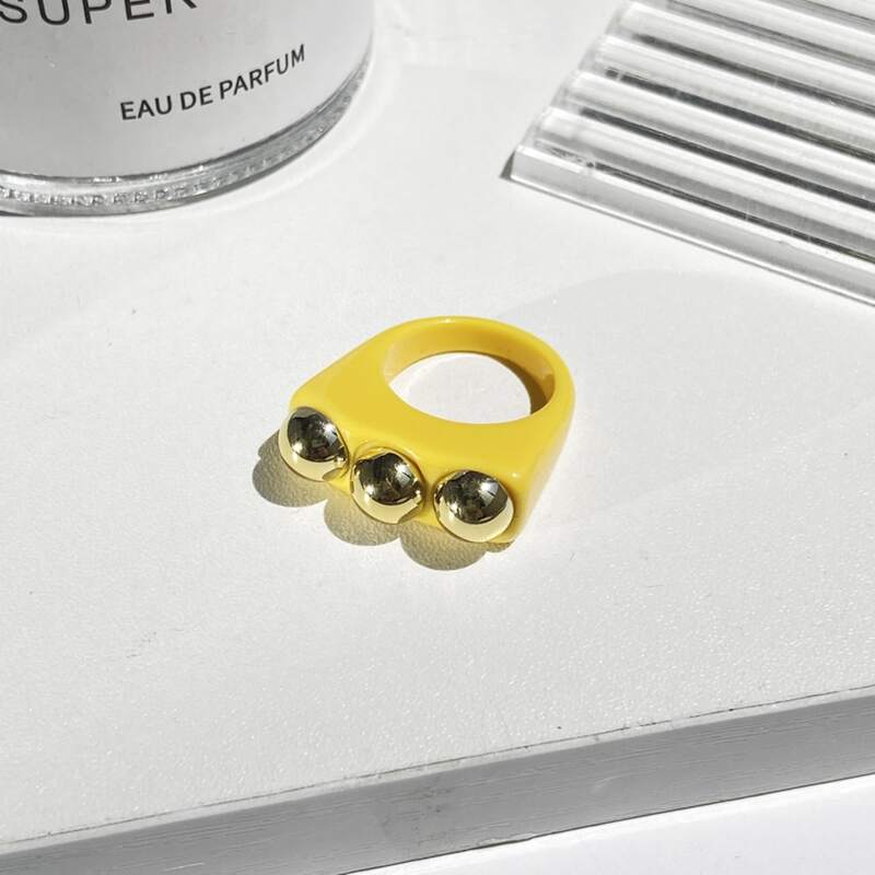 

1pc Ball Decor Ring, Yellow