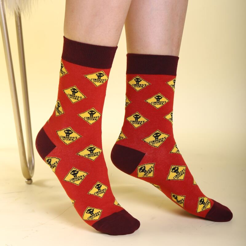 

Guys Letter Graphic Crew Socks, Burgundy