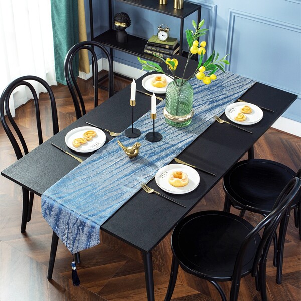 

Feather Pattern Table Runner, Multicolor